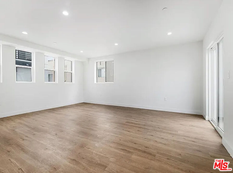 334 N Alexandria