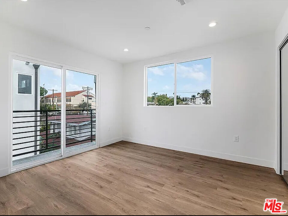334 N Alexandria