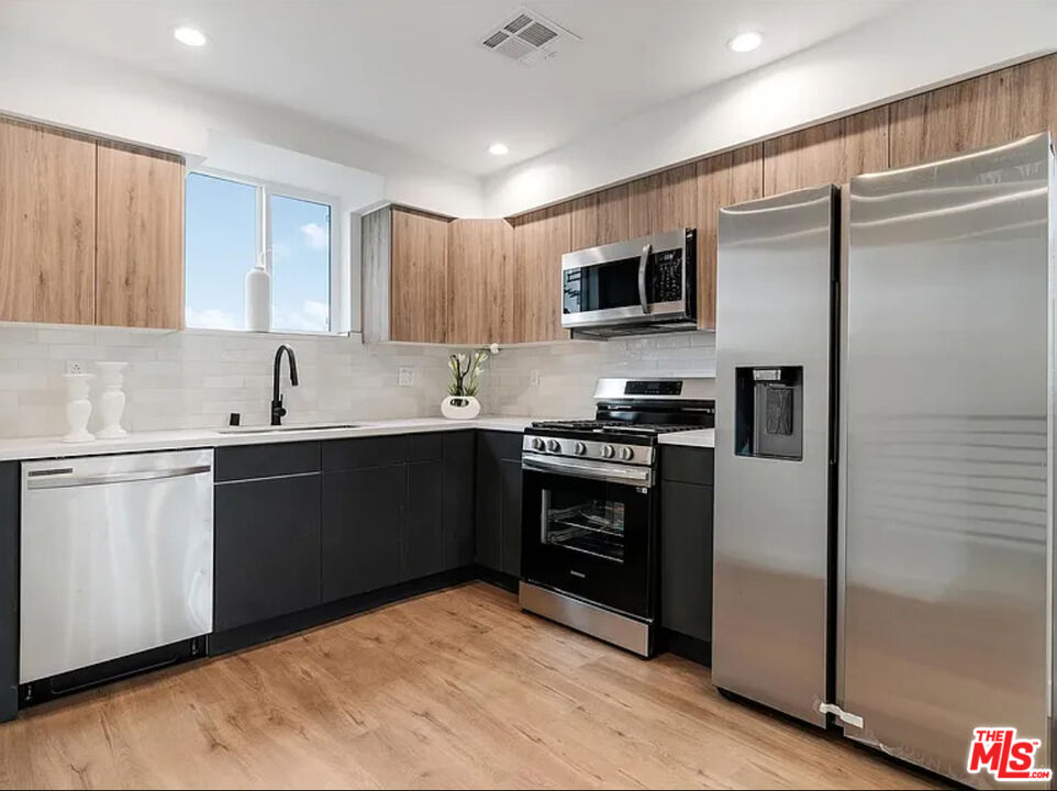 334 N Alexandria