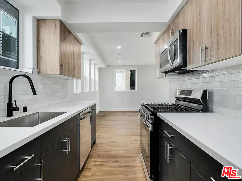 334 N Alexandria