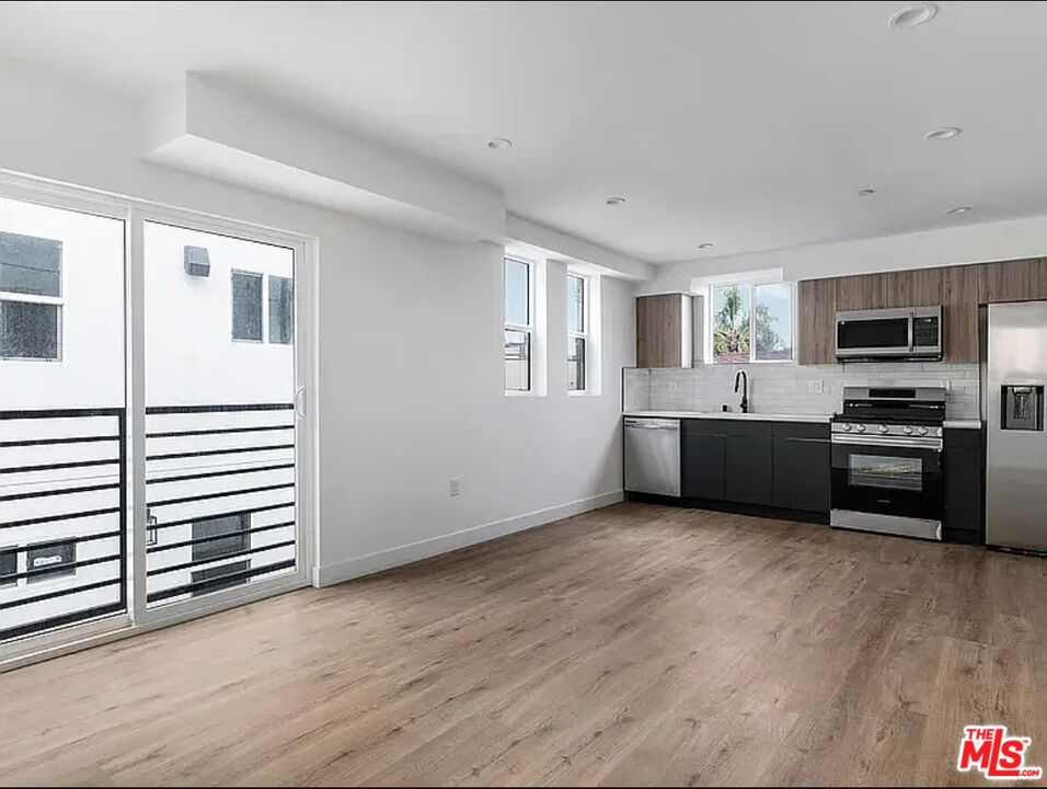334 N Alexandria