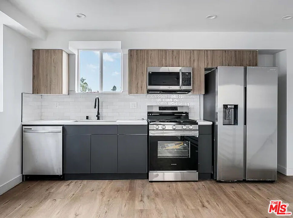 334 N Alexandria