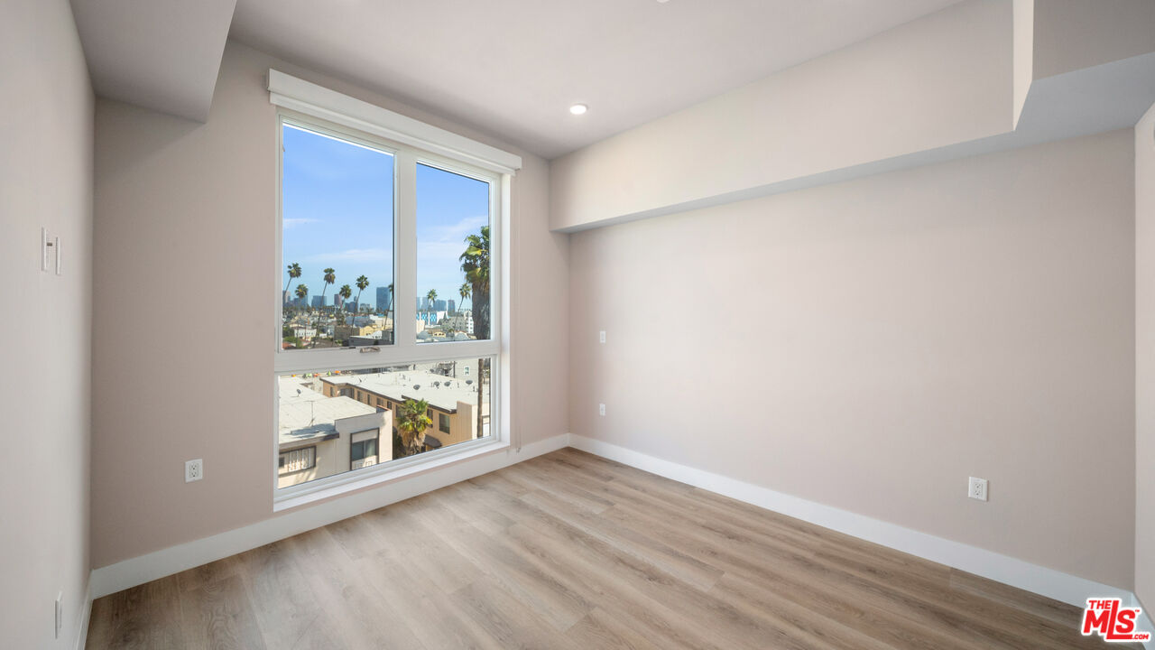927 Fedora St Unit: 207