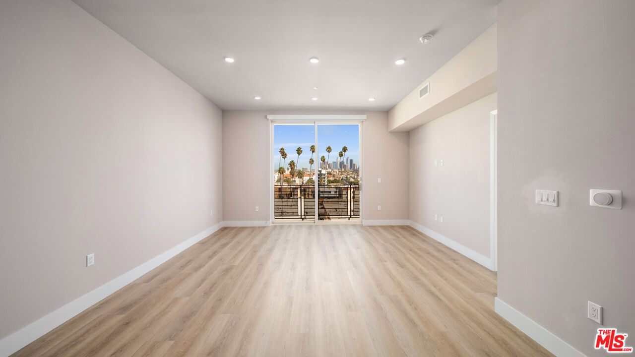 927 Fedora St Unit: 207