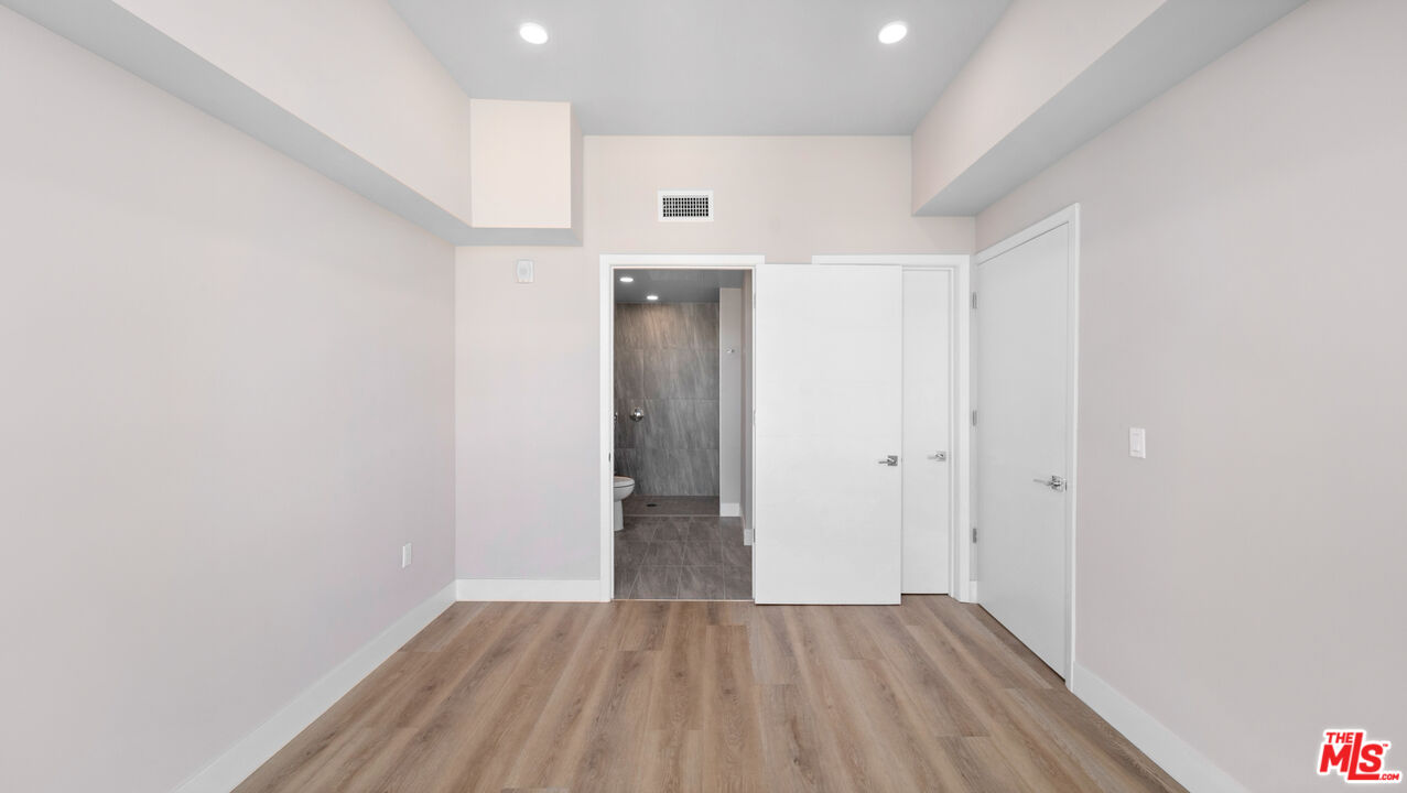 927 Fedora St Unit: 207