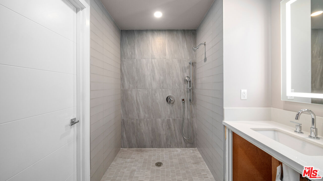 927 Fedora St Unit: 308