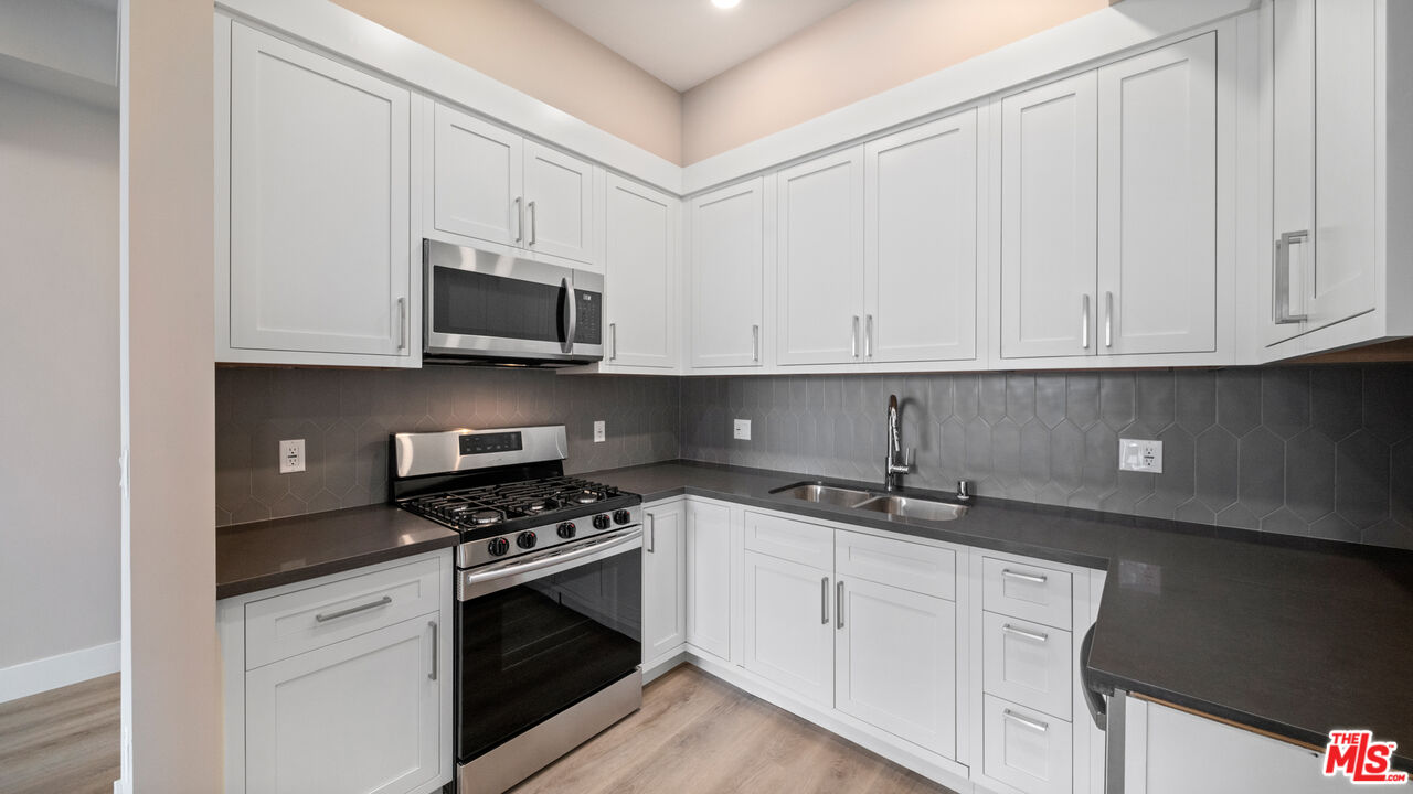 927 Fedora St Unit: 308