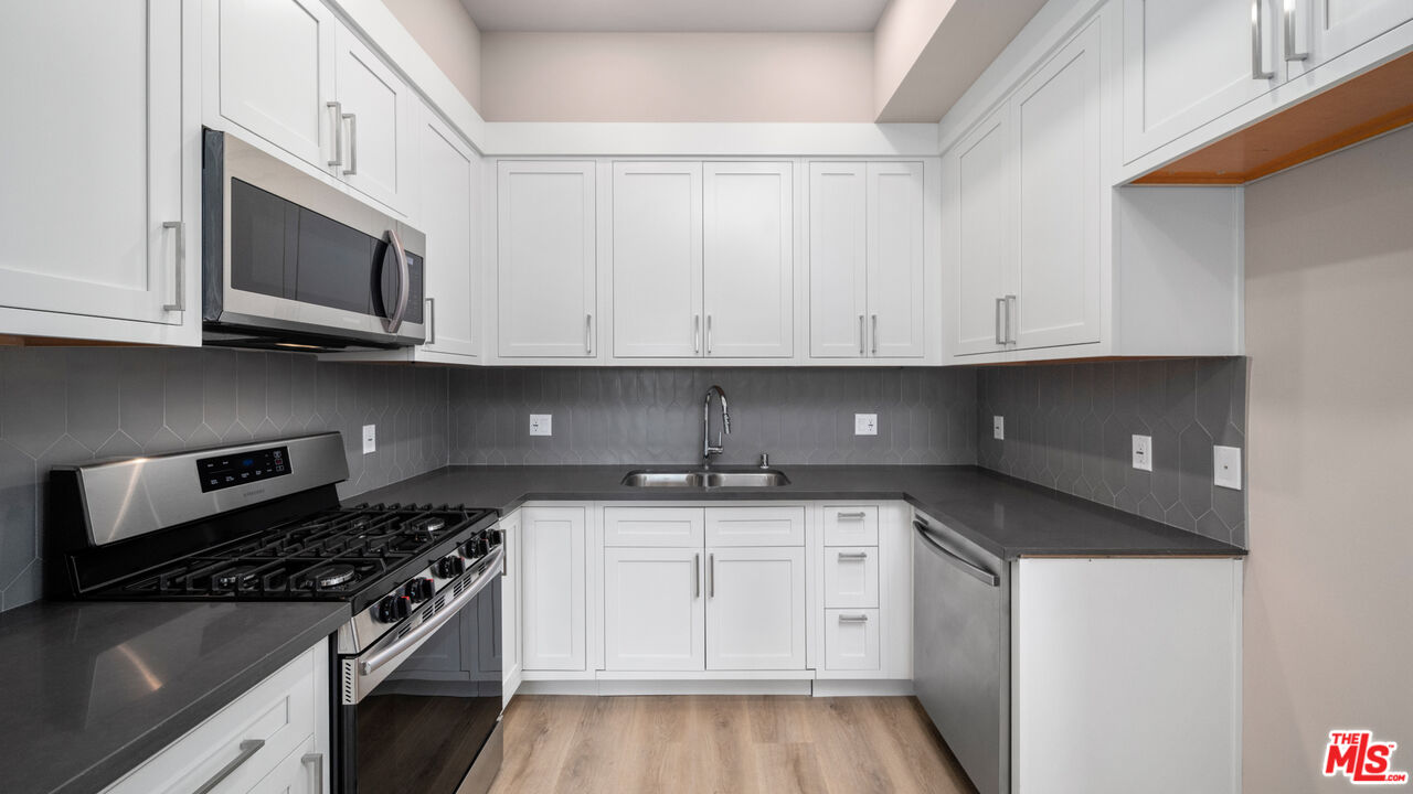 927 Fedora St Unit: 308