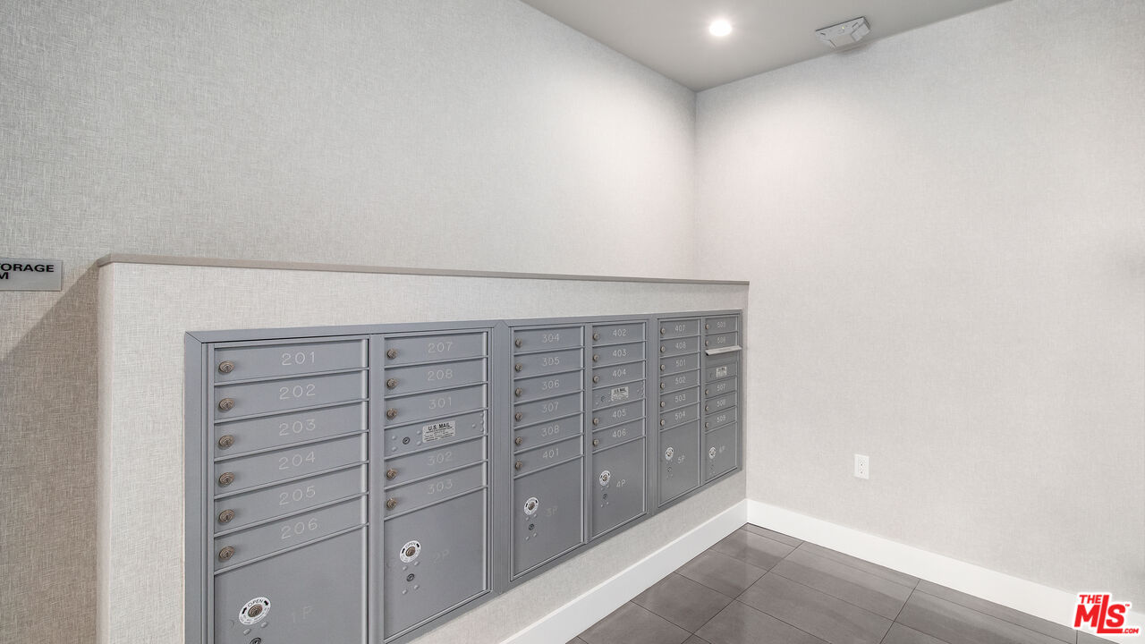 927 Fedora St Unit: 404