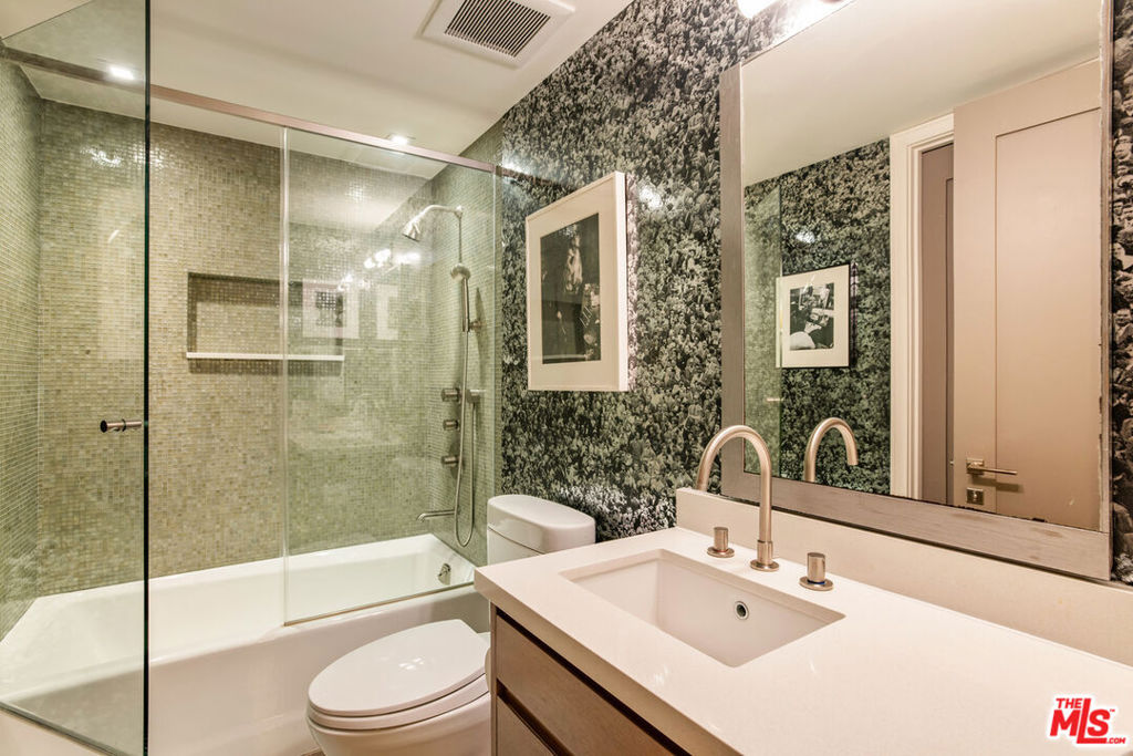 434 N Mansfield Avenue