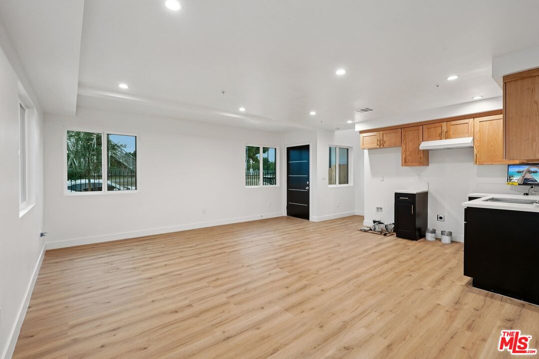 10420 Graham Ave