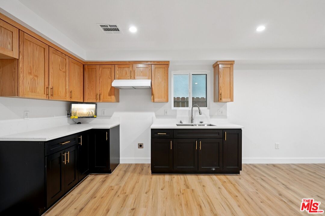 10420 Graham Ave