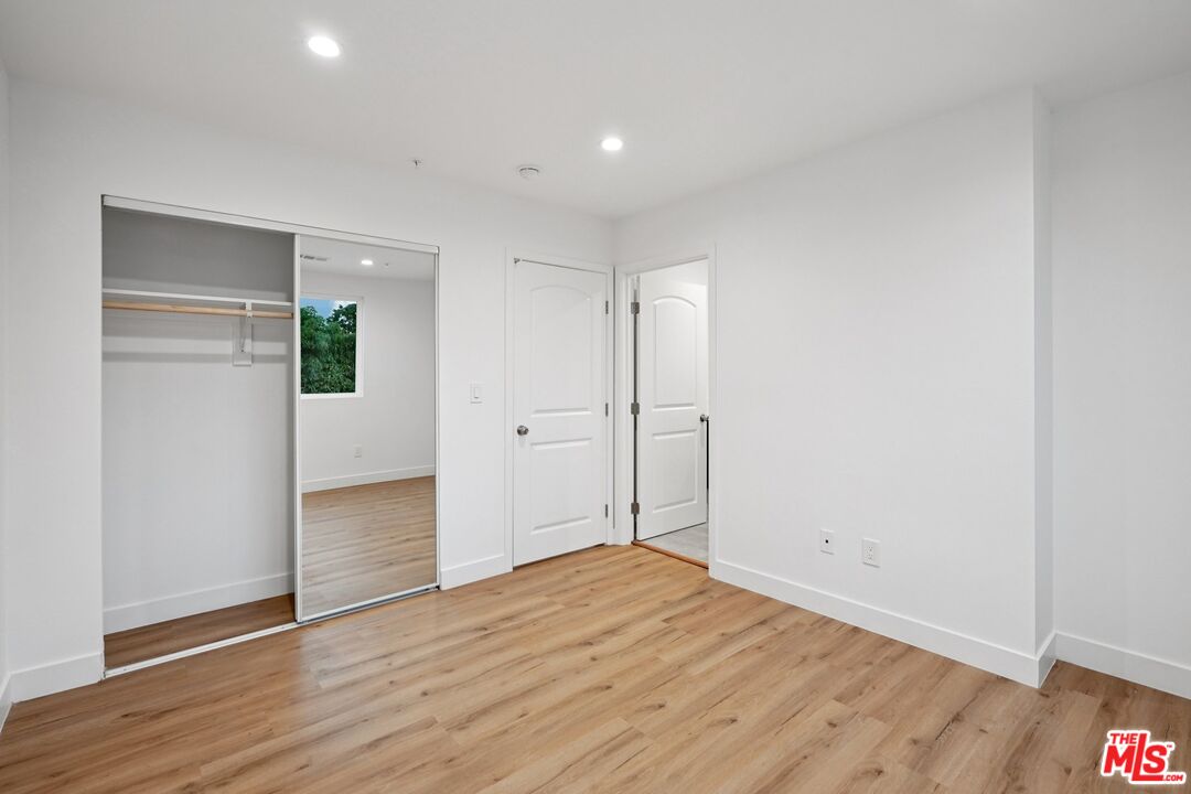 10420 Graham Ave