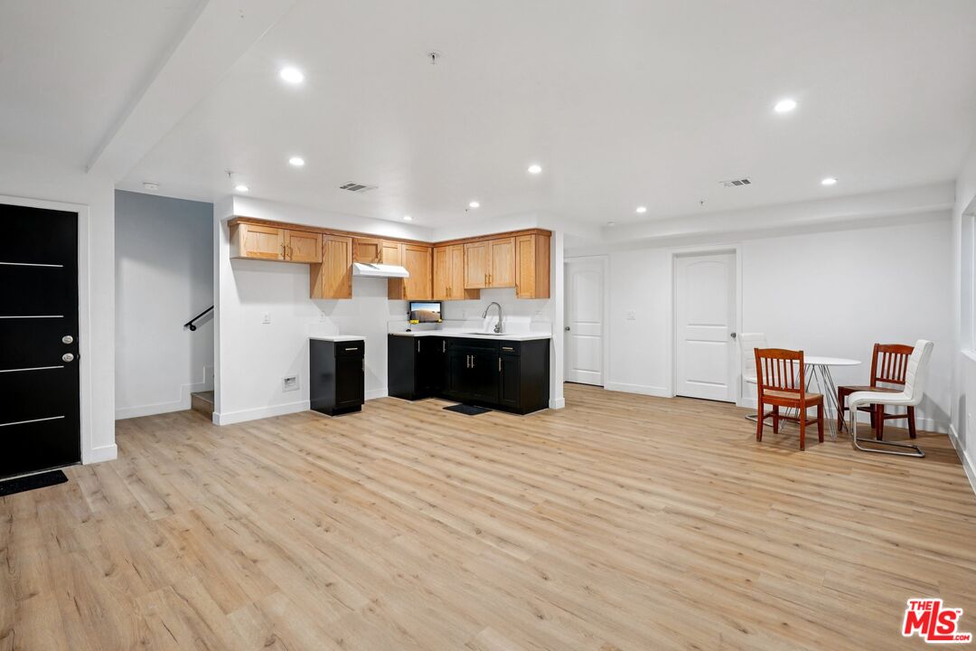 10420 Graham Ave