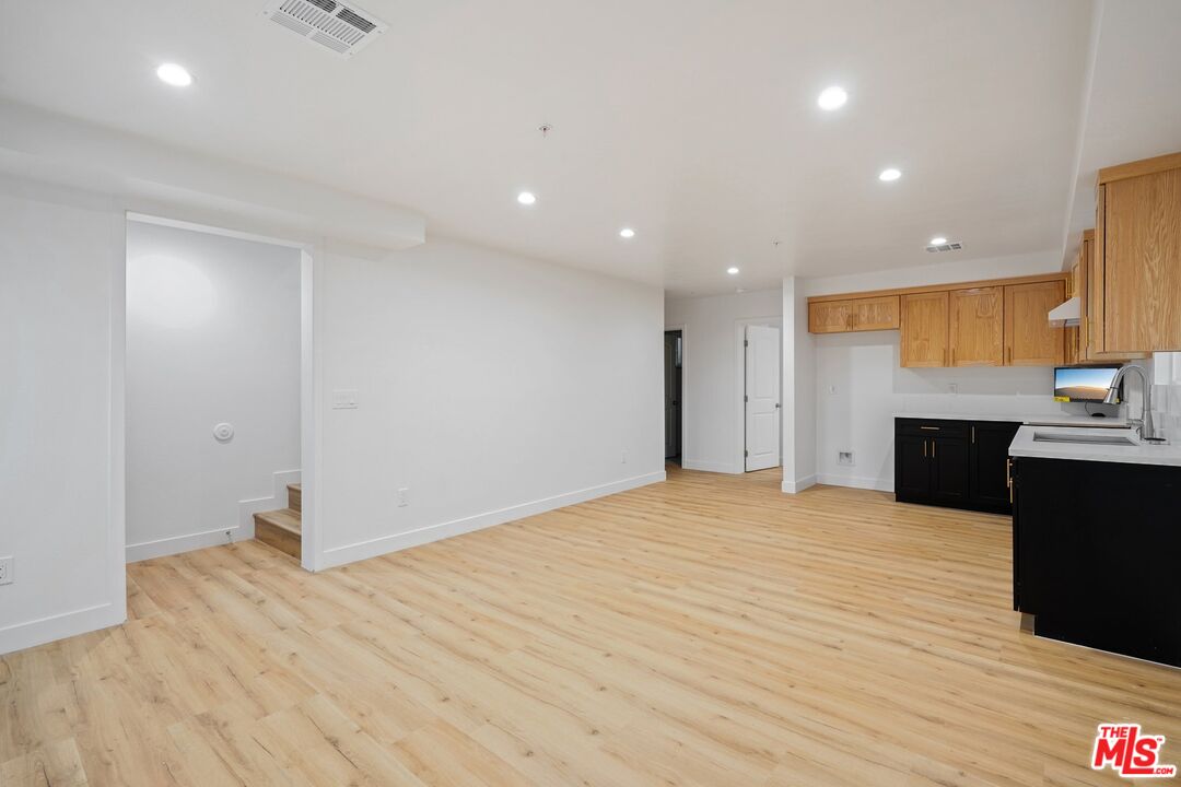 10420 Graham Ave