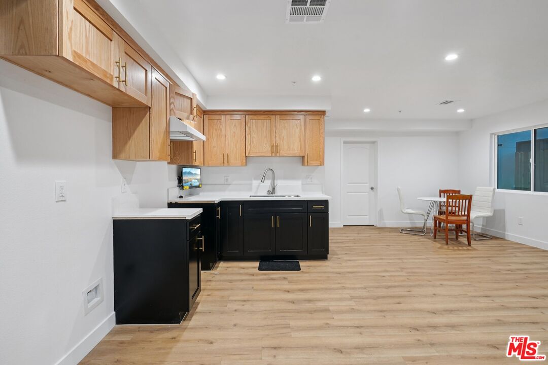 10420 Graham Ave