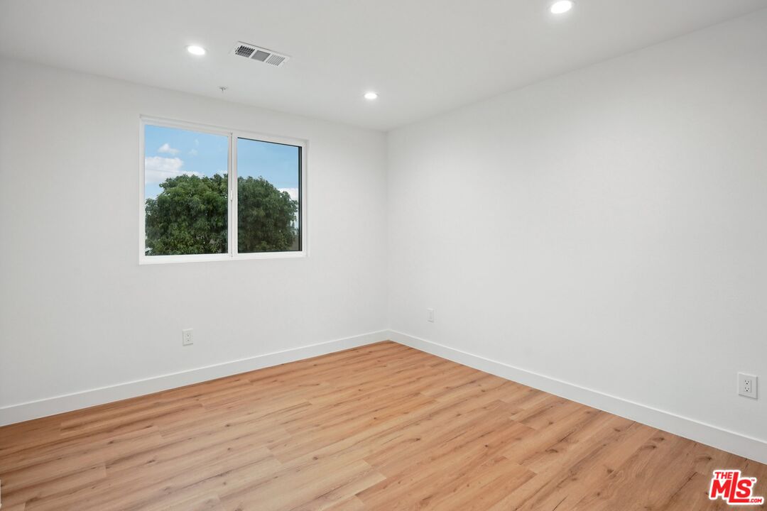 10420 Graham Ave