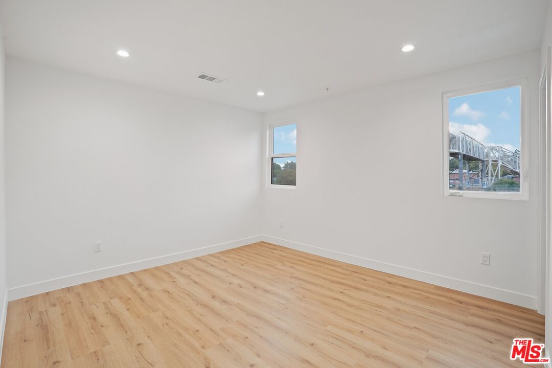 10420 Graham Ave
