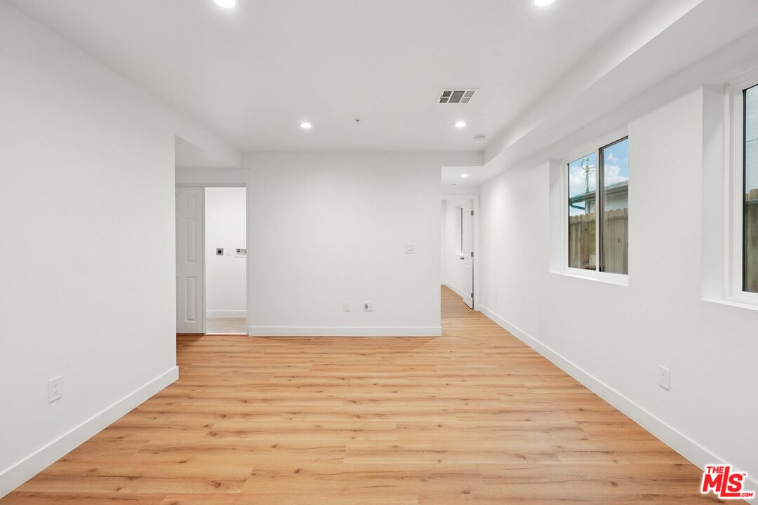 10420 Graham Ave
