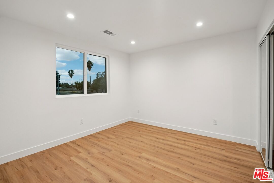 10420 Graham Ave