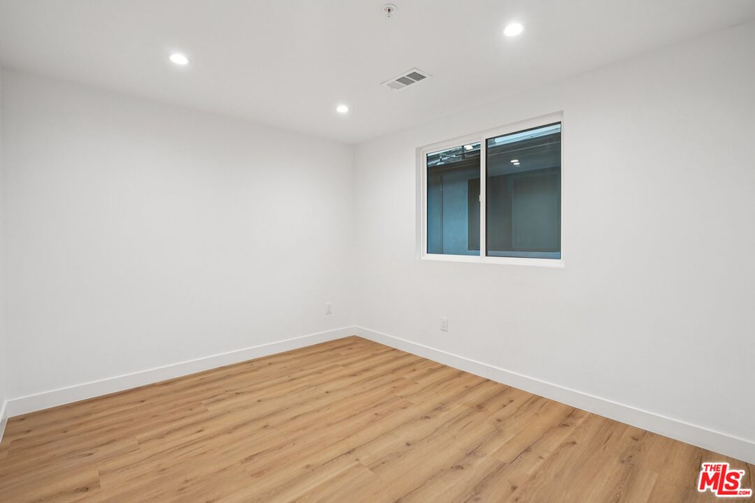 10420 Graham Ave