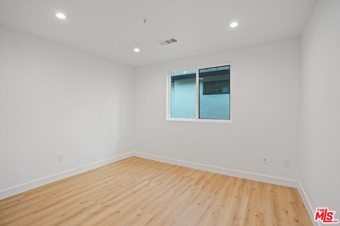 10420 Graham Ave