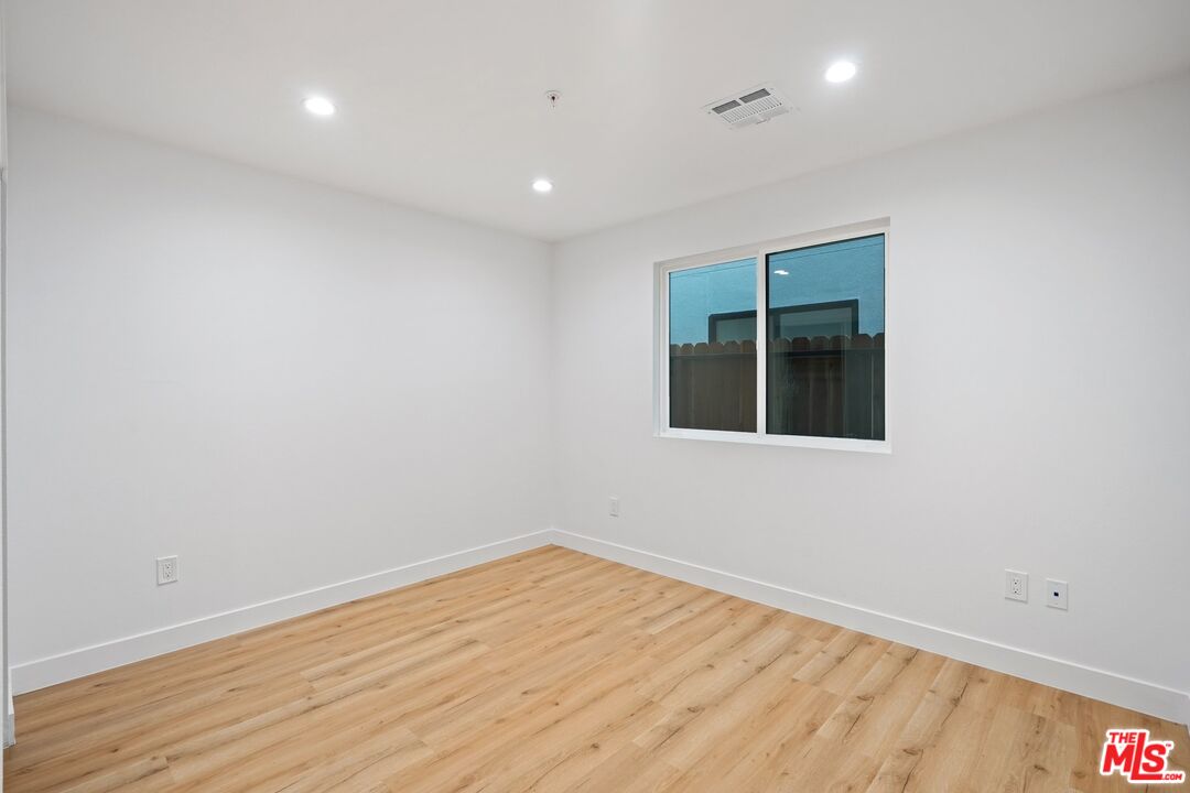 10420 Graham Ave