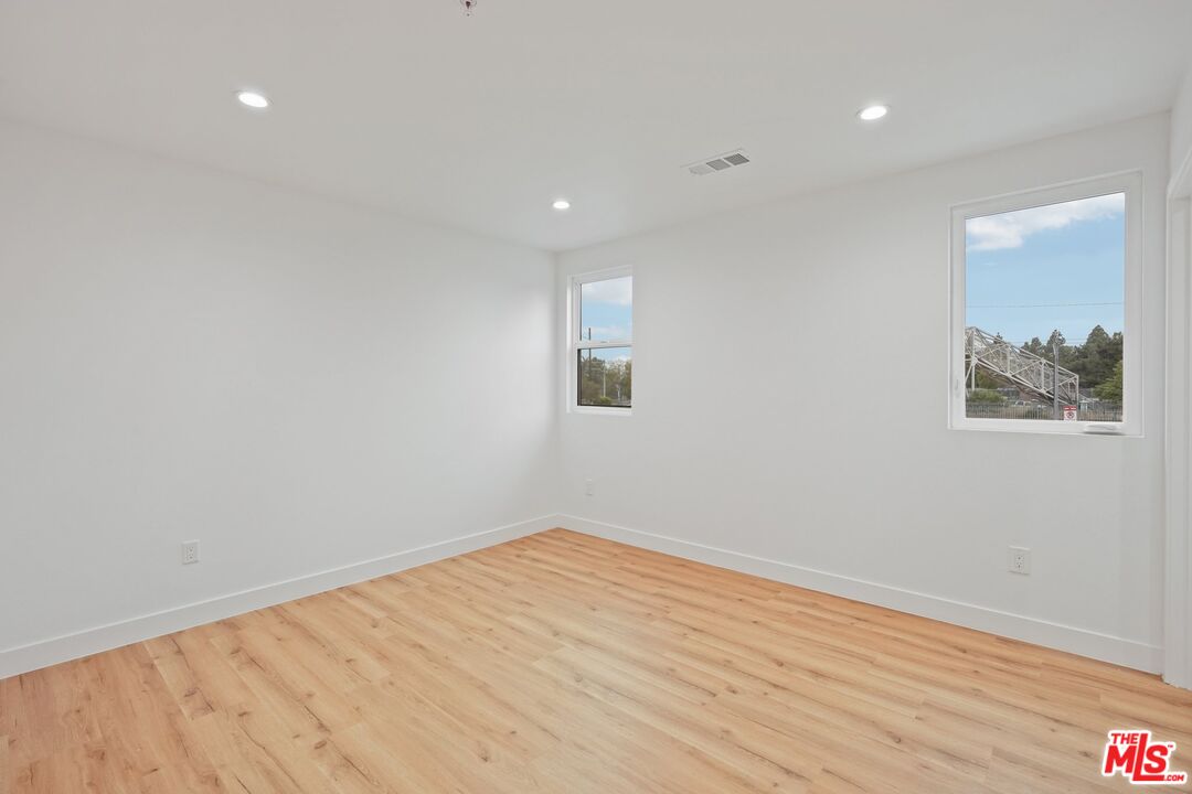 10420 Graham Ave