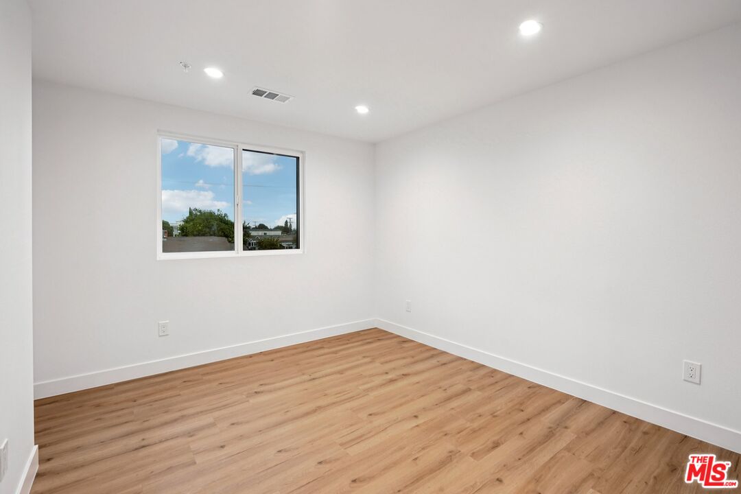10420 Graham Ave