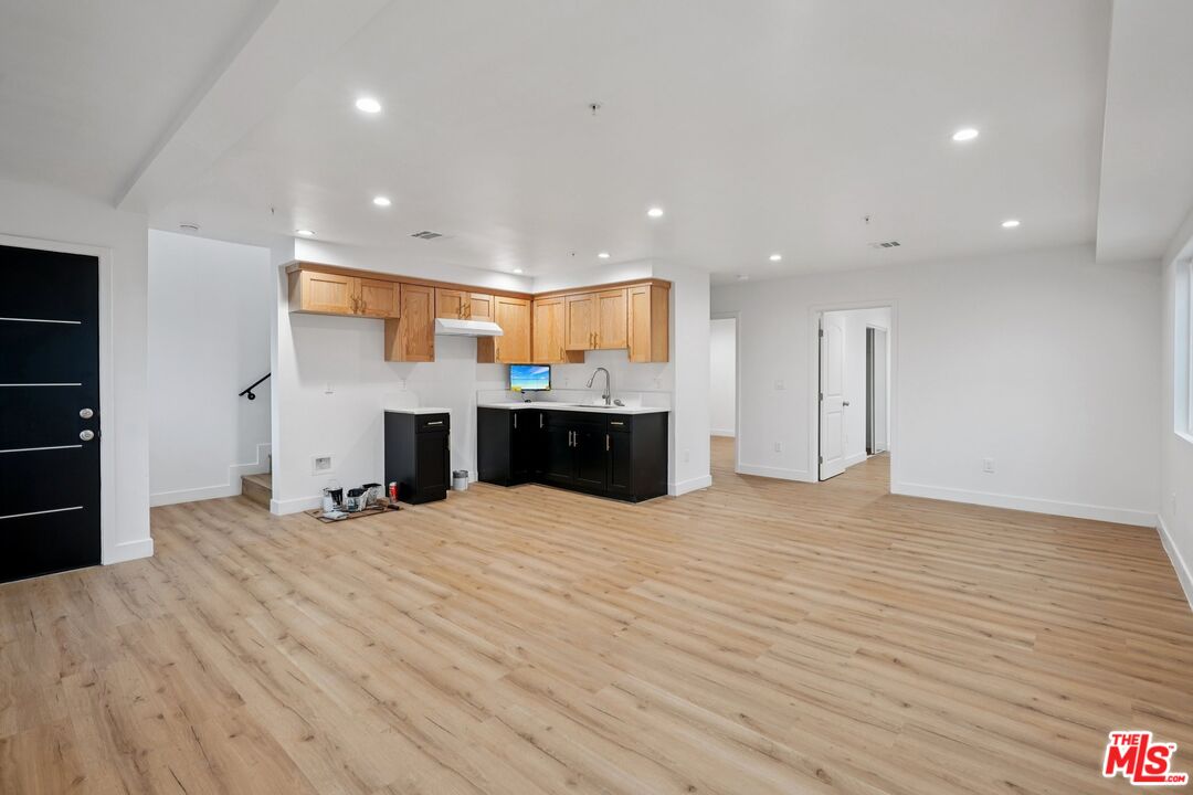 10420 Graham Ave