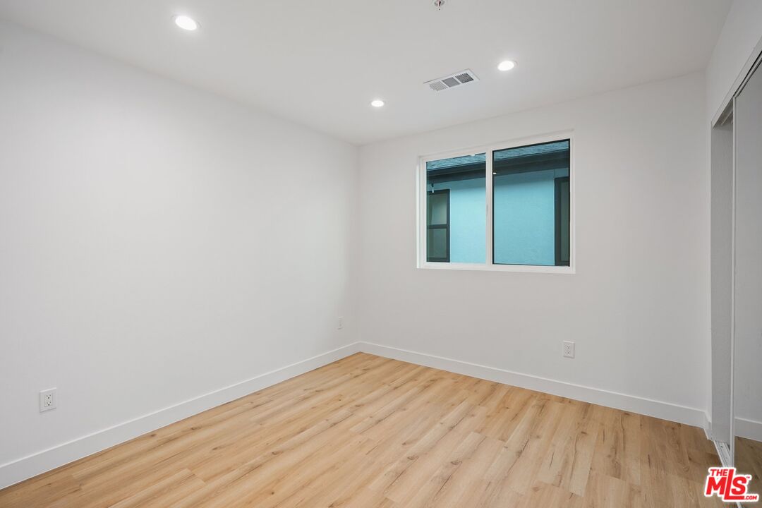 10420 Graham Ave