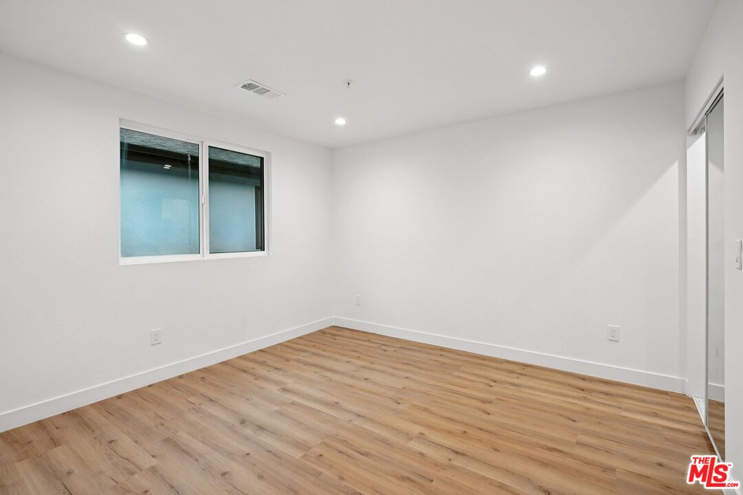 10420 Graham Ave