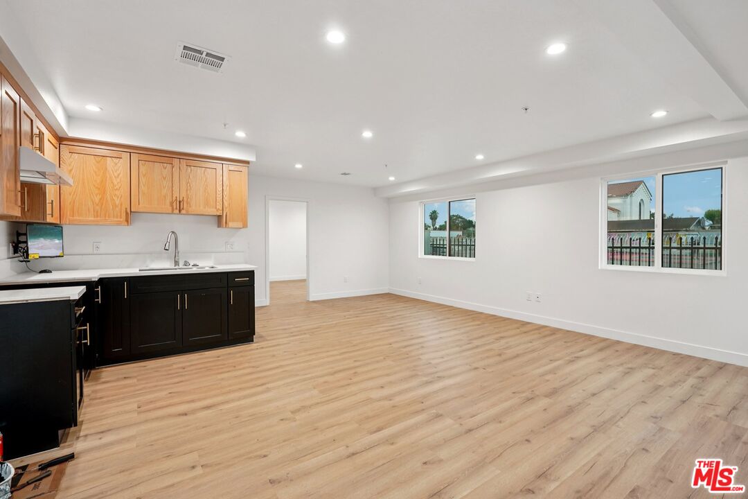 10420 Graham Ave