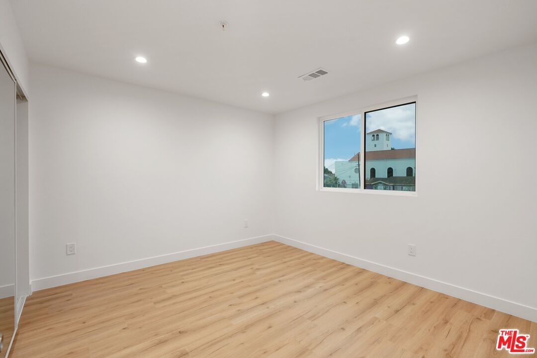 10420 Graham Ave
