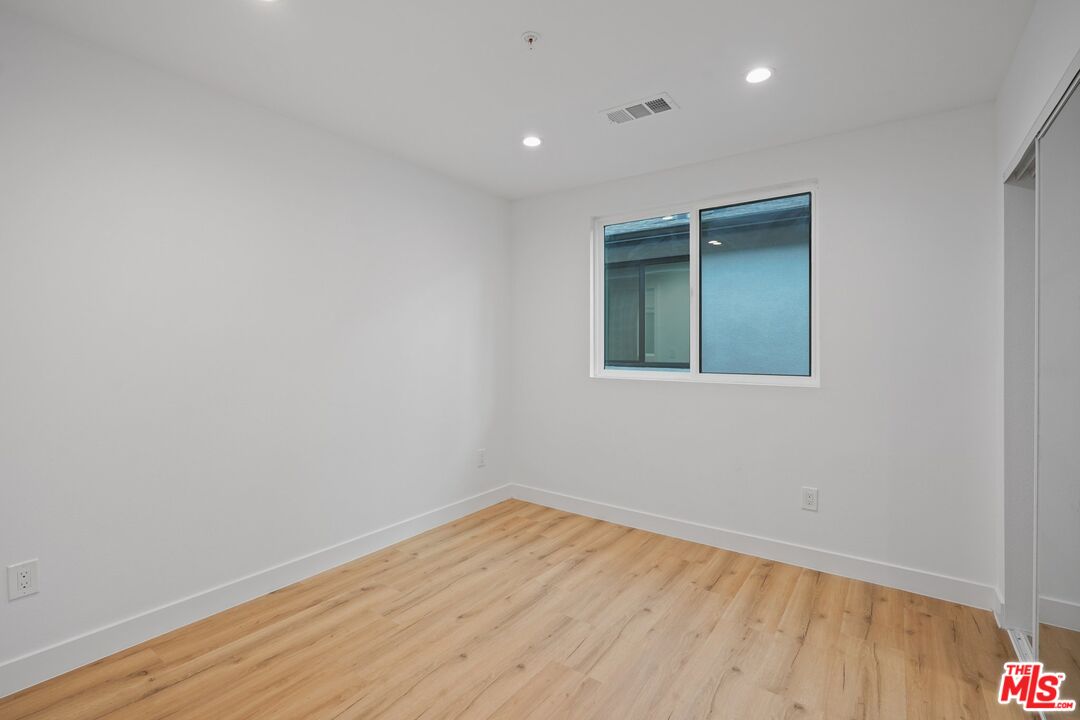10420 Graham Ave