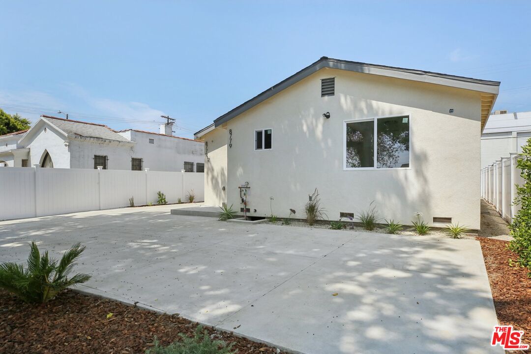 8779 S Hobart Blvd