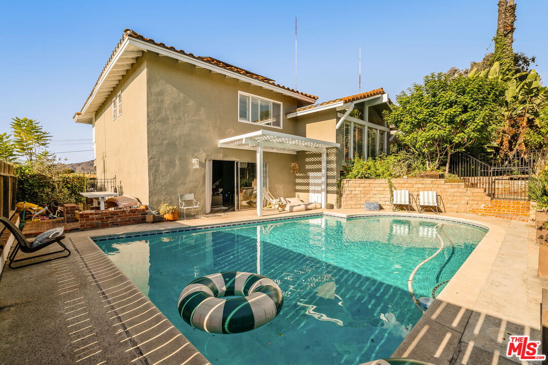 4748 Round Top Dr
