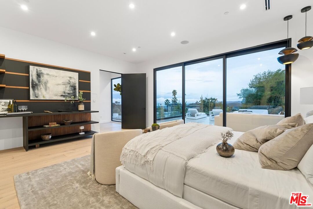 9031 Alto Cedro Dr