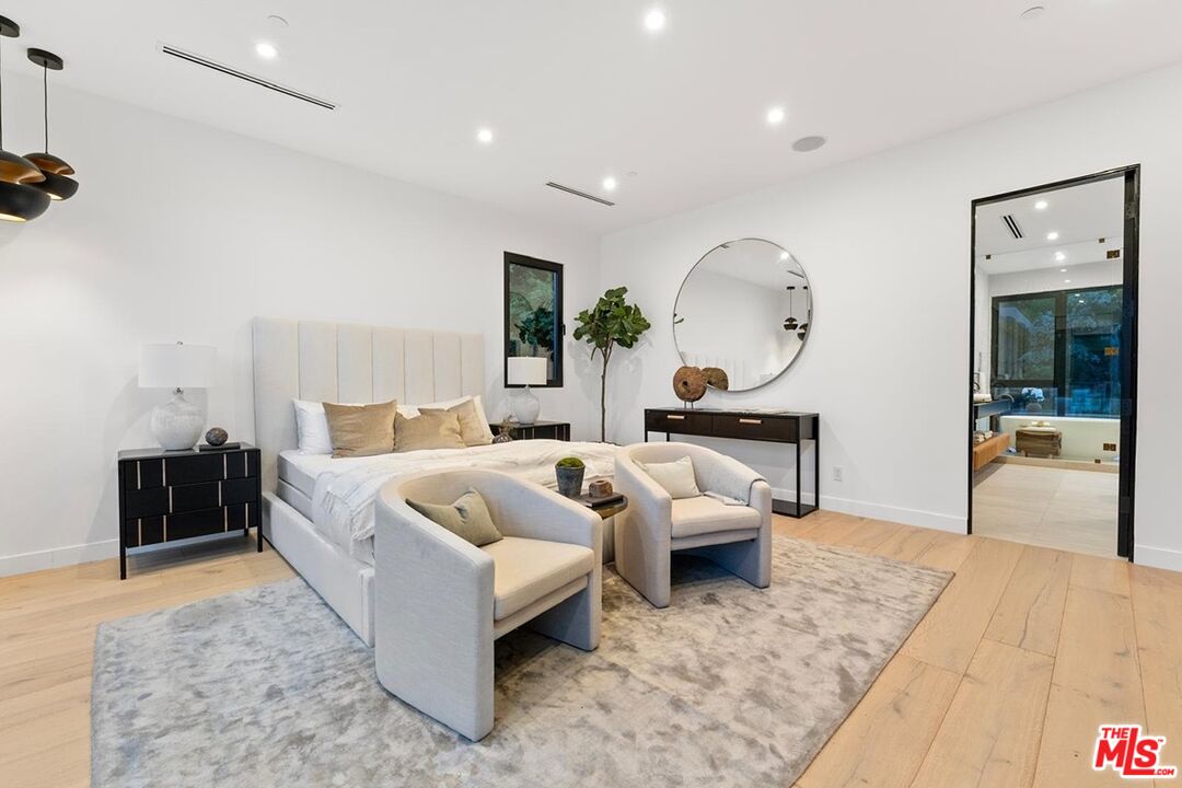 9031 Alto Cedro Dr