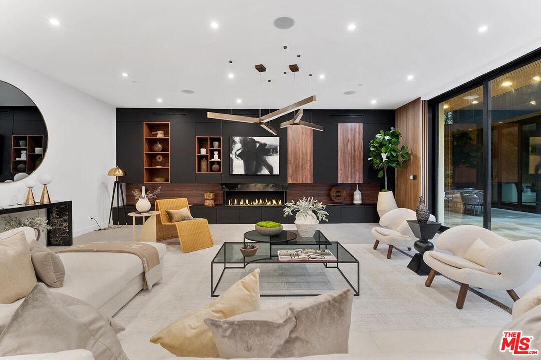 9031 Alto Cedro Dr