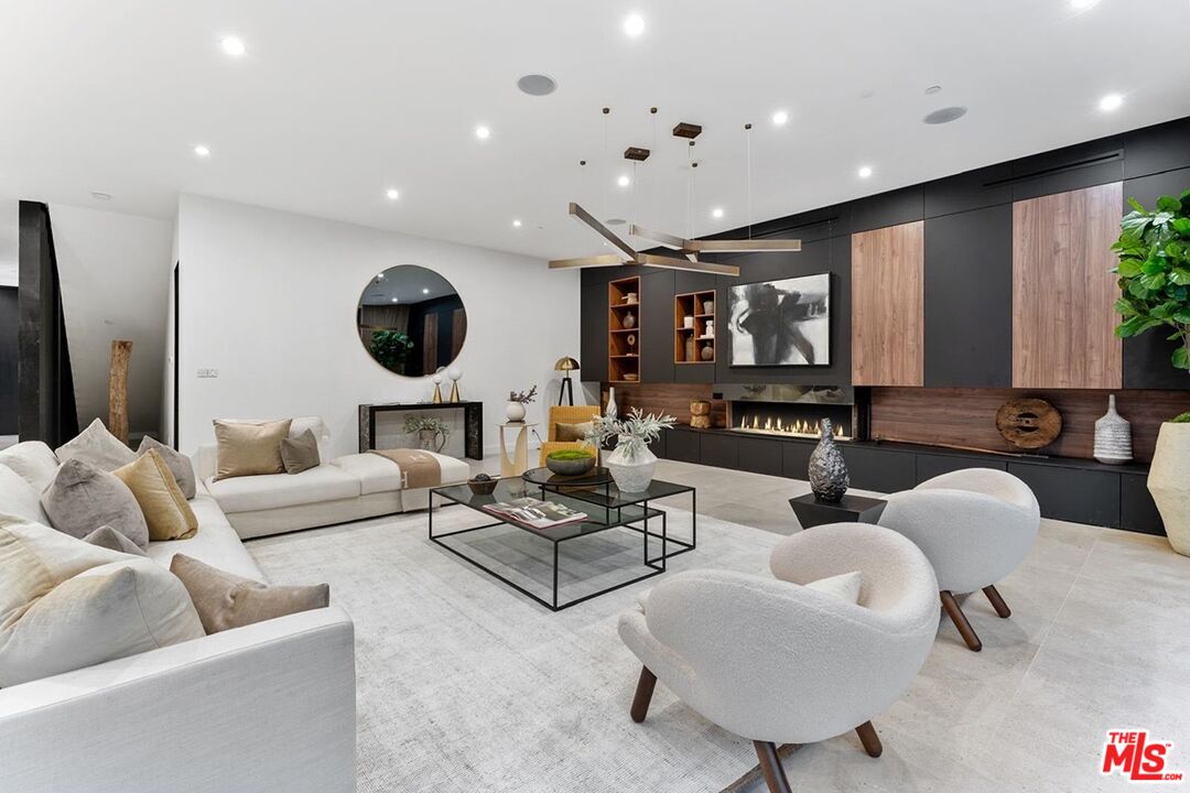 9031 Alto Cedro Dr