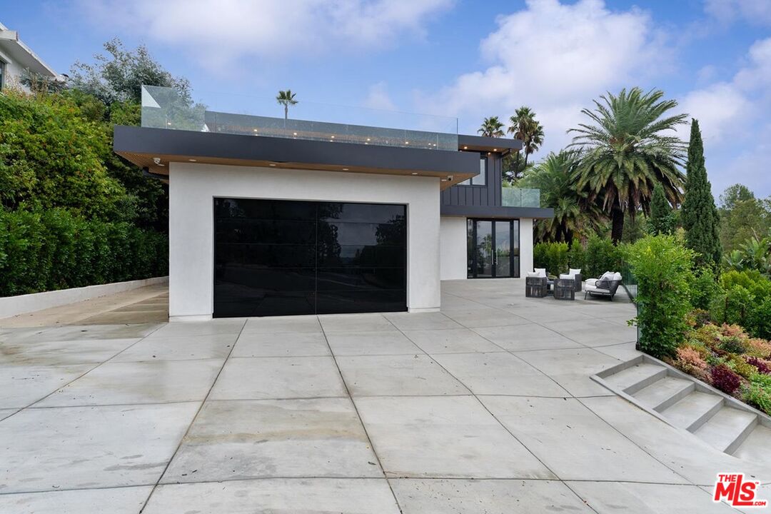 9031 Alto Cedro Dr