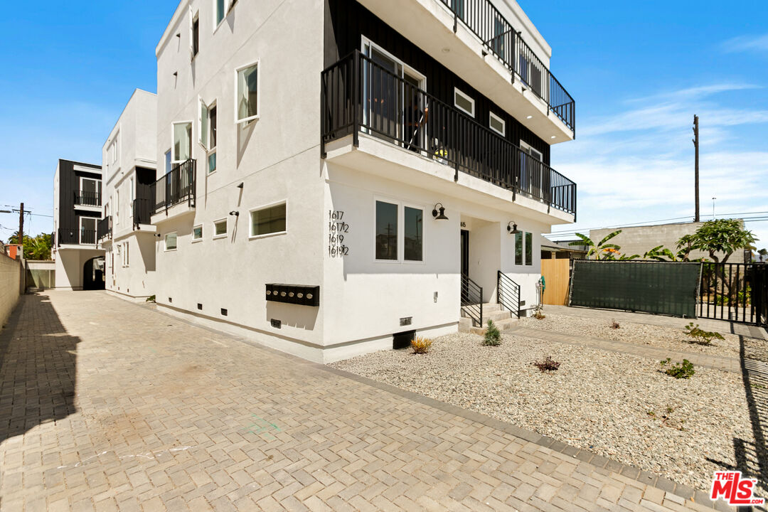 1619 2nd Ave Unit: 1/2