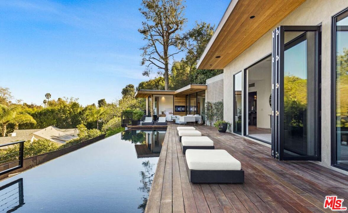 727 N Beverly Glen Blvd