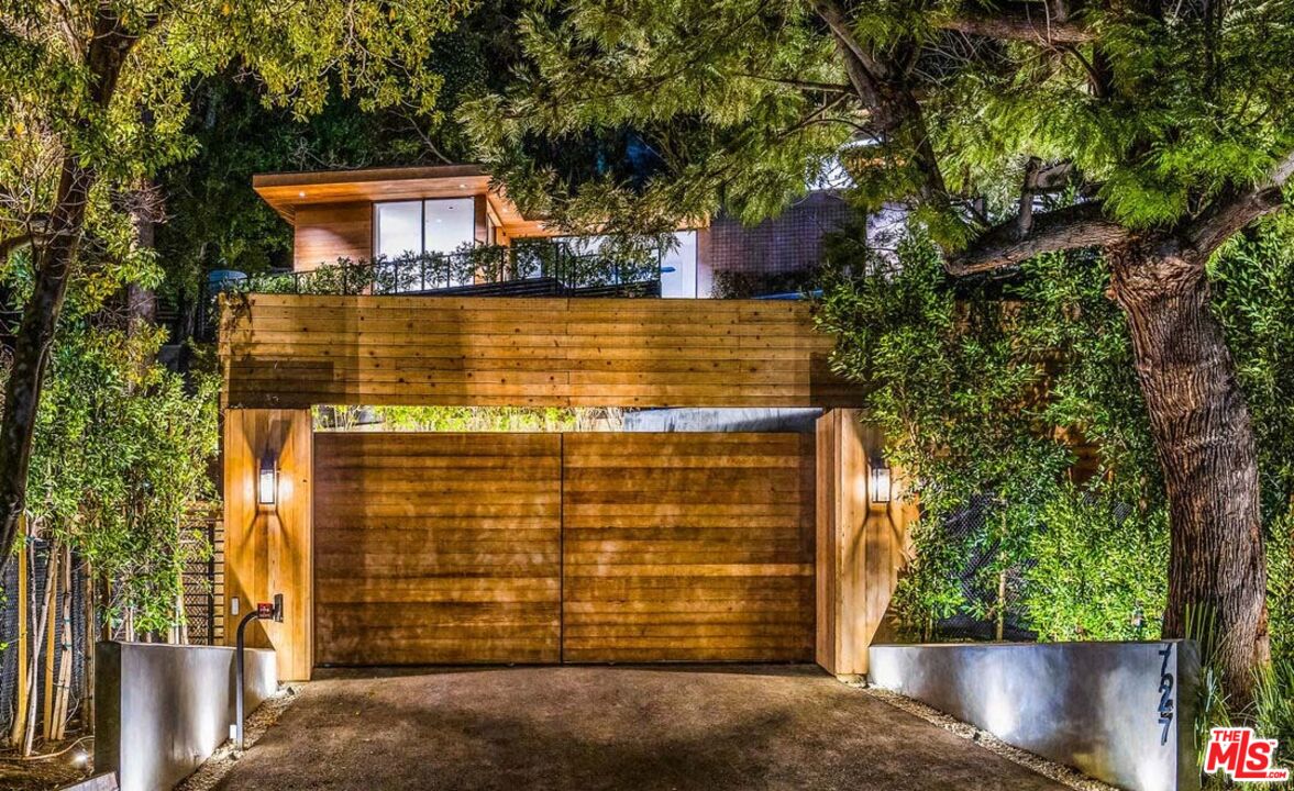727 N Beverly Glen Blvd