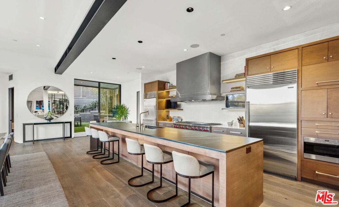 727 N Beverly Glen Blvd