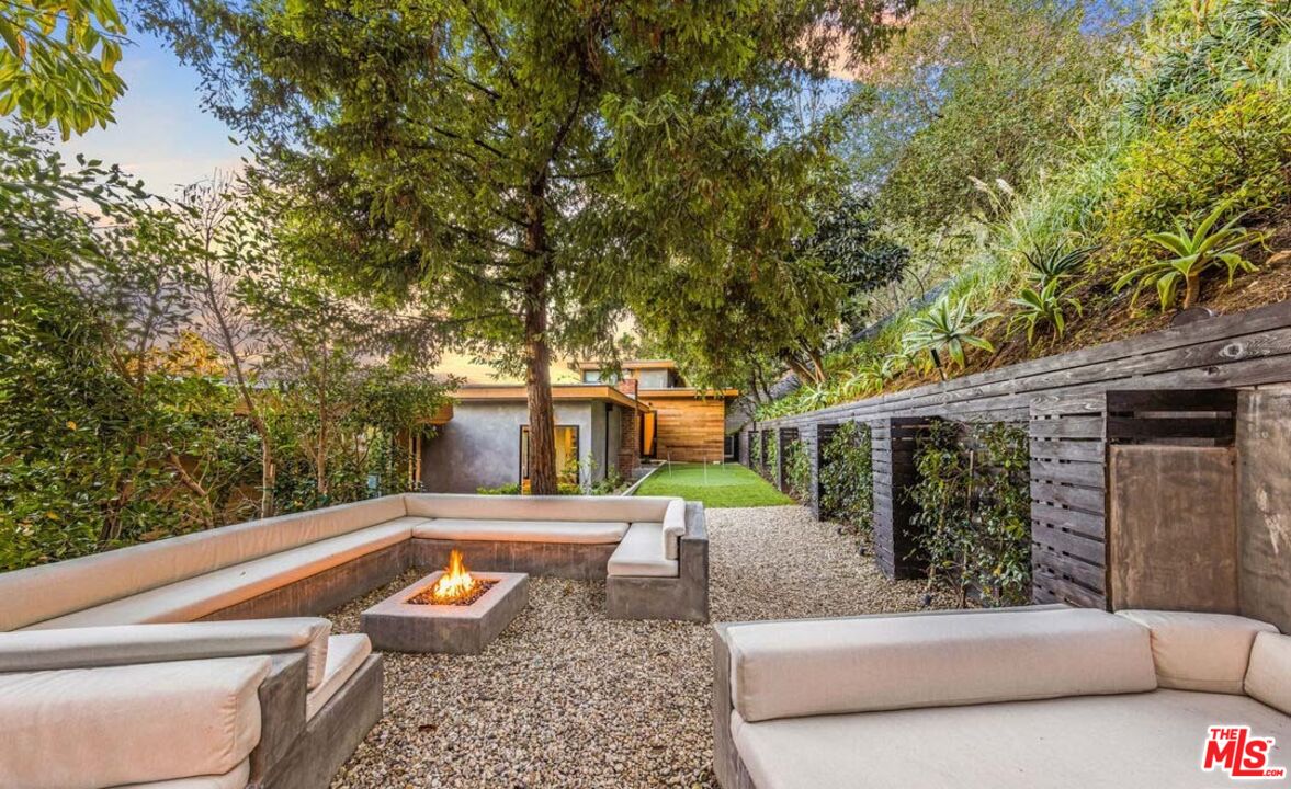 727 N Beverly Glen Blvd