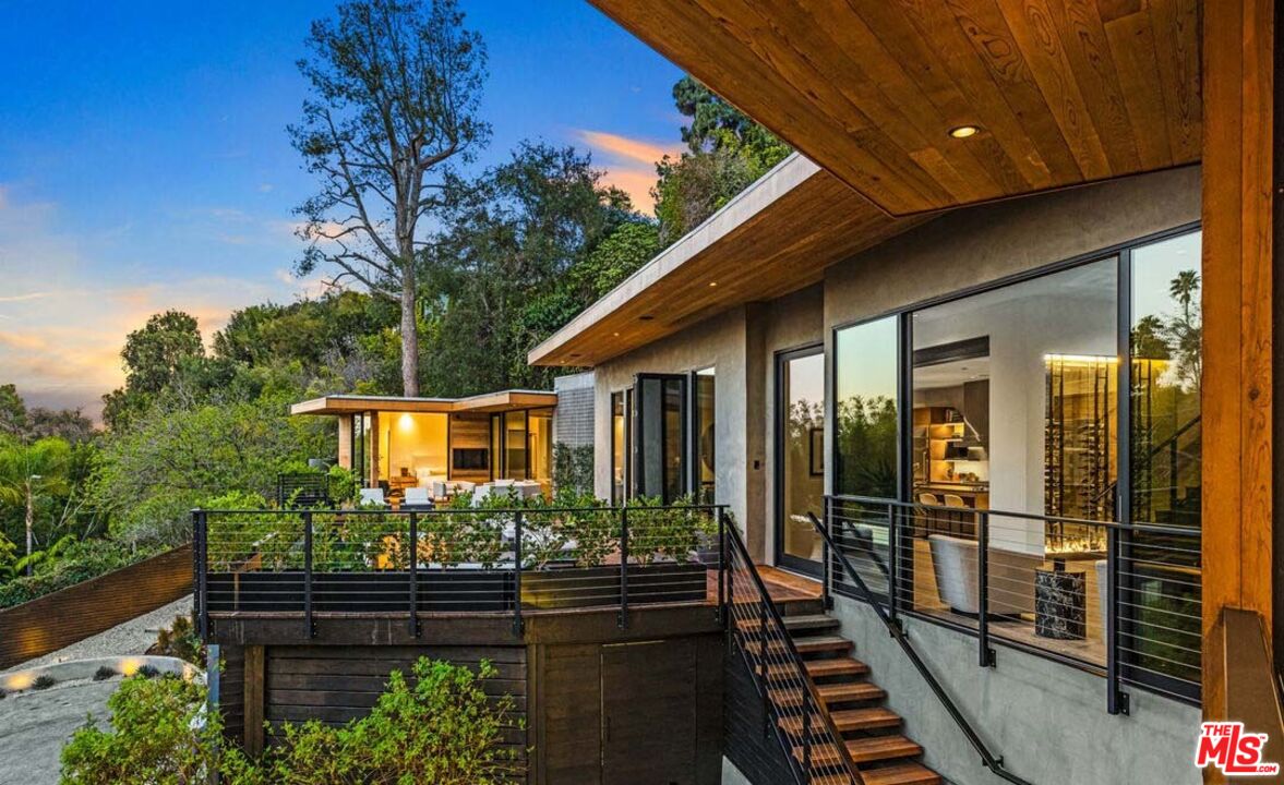 727 N Beverly Glen Blvd