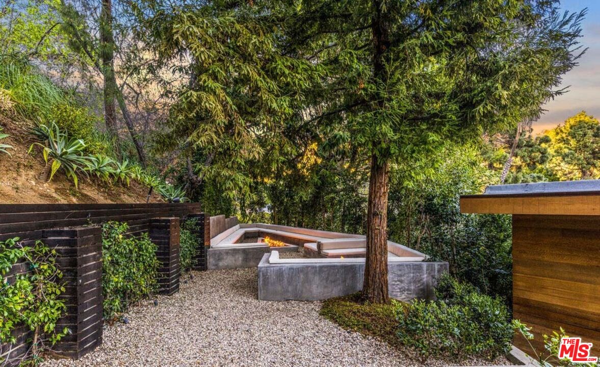 727 N Beverly Glen Blvd