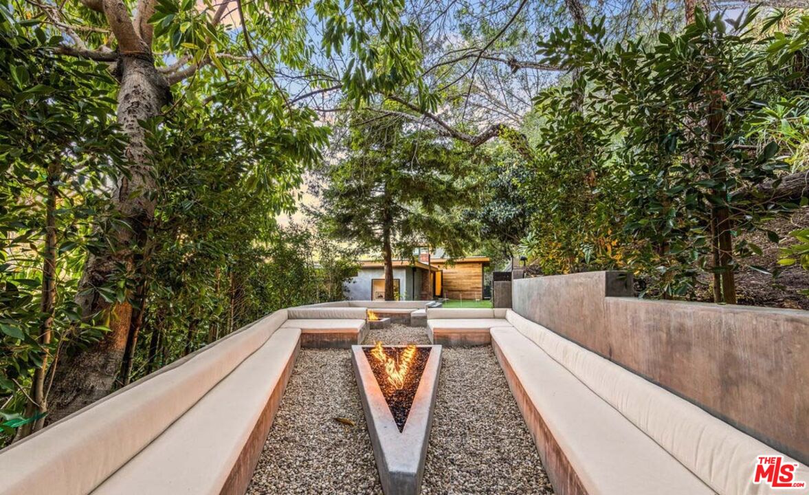 727 N Beverly Glen Blvd